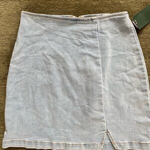 NWT, Wild Fable, Light Wash Denim Skirt, Size 00